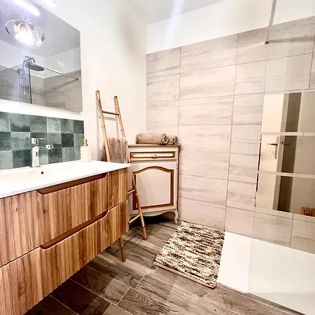 Appartement Centre 28m2 Avec Jardin Parking Prive