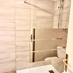 Apartment Centre 28m2 Avec Jardin Parking Prive *