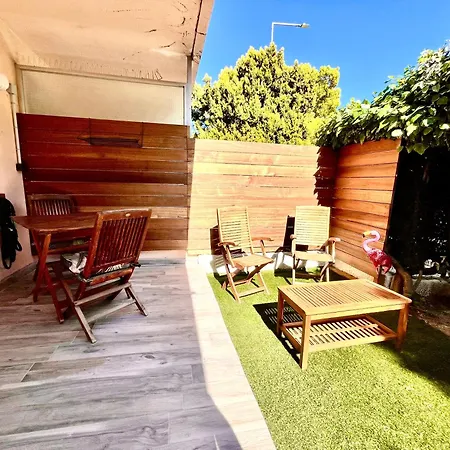 Centre 28m2 Avec Jardin Parking Prive * Sanary-sur-Mer